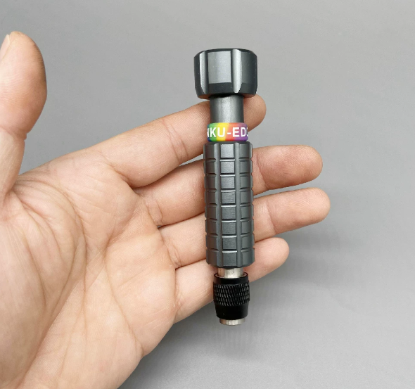 Uniwersalny uchwyt do wkrętaka – Speed Pourer Cap recenzja i cena